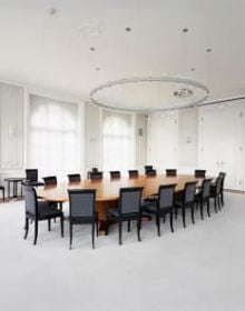 Book cover of Spillover: Switzerland’s Financial Center in Crisis Mode - Portraits of Decision-Makers. Published by Scheidegger & Spiess.