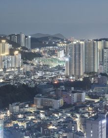 Book cover of The View Out of My Window: Seoul, Busan, Tokyo, Taipei, Guangzhou, Shenzhen, Hong Kong, Bangkok, Kuala Lumpur, Singapore. Published by Scheidegger & Spiess.