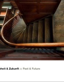 Book cover of Cape Town, City Full of Contrasts, with a mountainous landscape, and seascape below. Published by Delius Klasing Verlag GmbH.