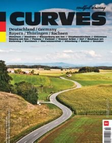 Book cover of CURVES Deutschlands Südosten / Germany's Southeast, with a winding road through fields. Published by Delius.