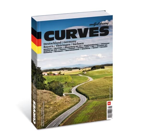 Book cover of CURVES Deutschlands Südosten / Germany's Southeast, with a winding road through fields. Published by Delius.