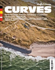Book cover of Curves: Germany's Coastline | Denmark, with a an aerial view of the German coastline with sandy beach. Published by Delius.