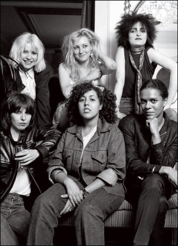 Book cover of Music Icons, From ABBA to The Who. Photographed by Michael Putland, with a montage of music icons: John Lennon, Elton John, Tina Turner, Bob Marley. Published by Delius Klasing Verlag GmbH.