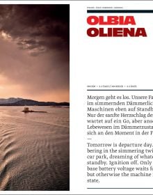 Book cover of Stefan Bogner's CURVES Italy/Sardinia: Volume 23, with a winding road through a mountainous landscape. Published by Delius Klasing Verlag GmbH.