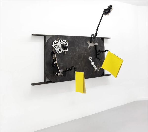 Book cover of Thomas Bang, Apparatus for Unstable Conditions, with green sculptural wood wall art titled 'Interloper, No. 1'. Published by Kerber.