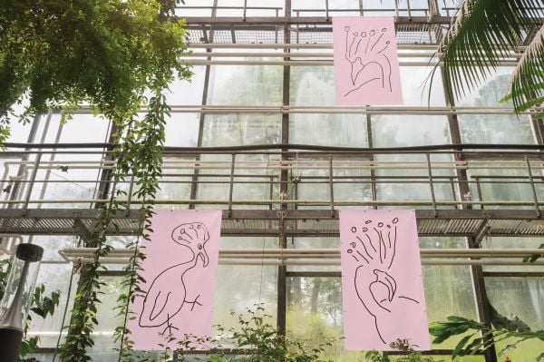 Book cover of Sebastian Jung: Bio Bio SUV, with a sketch of person sticking large tongue out, flat cardboard car shape against tree. Published by Kerber.