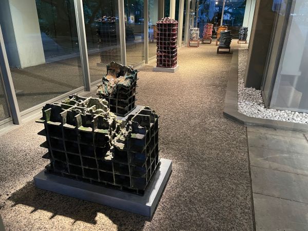 Book cover of Gereon Krebber: Keramocringe, with a distressed ceramic sculpture. Published by Kerber.