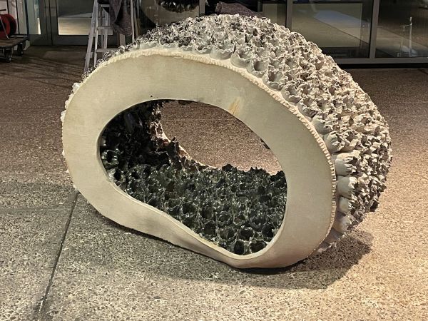 Book cover of Gereon Krebber: Keramocringe, with a distressed ceramic sculpture. Published by Kerber.