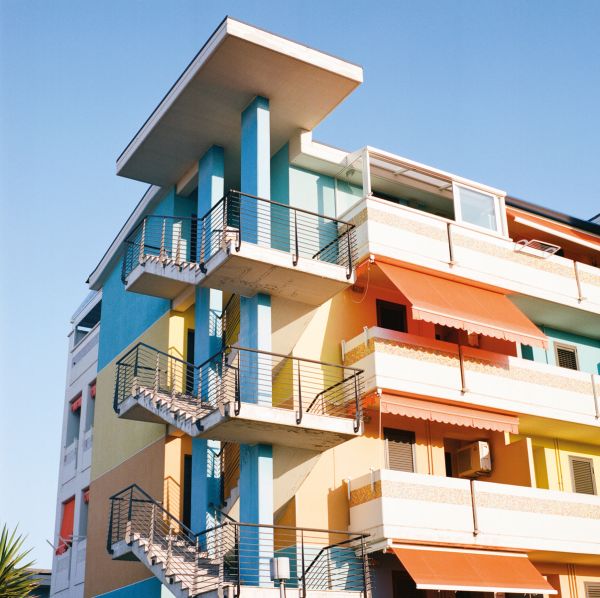 Book cover of Riccardo Fregoso, Adriatico, featuring a campervan parked on sand, under blue sky. Published by Kerber.