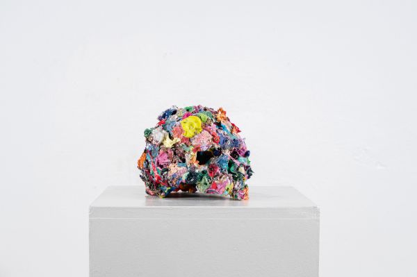 Book cover of Of Clowns and other Scoundrels, Images of our self, with a painting of female with blue hair wearing a colourful shawl. Published by Kerber.