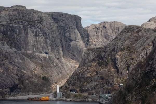 Book cover of Adrian Bugge, Interventions. Published by Kerber.
