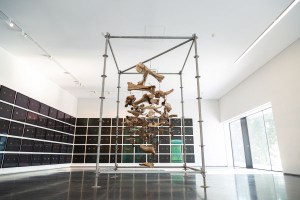 Black cover of Maximilian Prüfer, Inwelt' with white dot and curved lines. Published by Kerber.