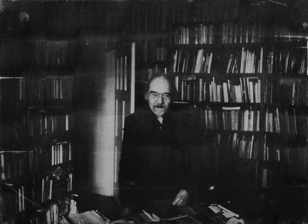 Dark, grainy seascape, on landscape cover of 'Marcel van Eeden, 1898', by Kerber.