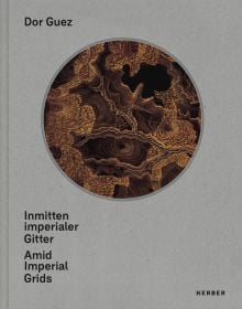 Round shape featuring brown organic pattern, on grey cover of 'Dor Guez, Inmitten imperialer Gitter | Amid Imperial Grids', by Kerber.
