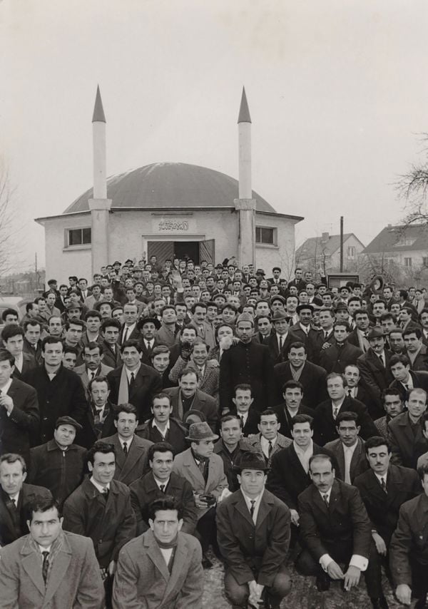 Book cover of Moin und Salam: Muslim Life in Germany, with an orange train and mosque behind. Published by Kerber.