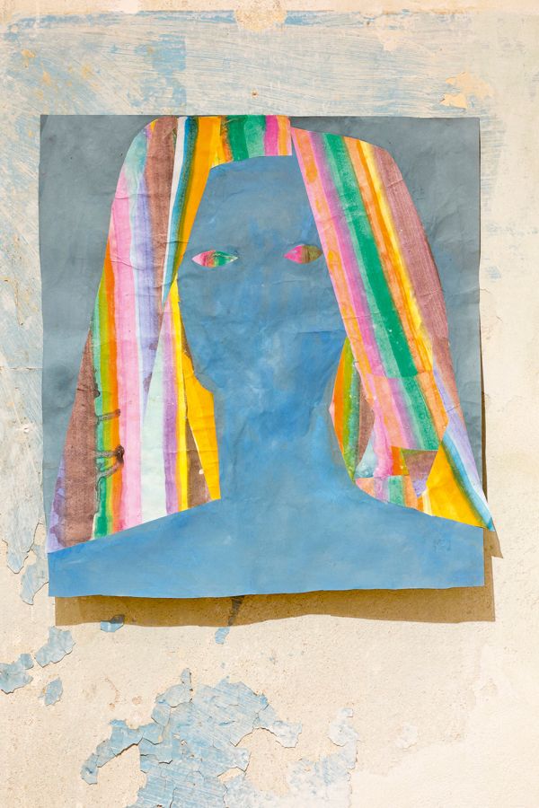 Book cover of Tempel: Susanne Ring, with a clay figurine with arms in the air, standing on wall shelf. Published by Kerber.