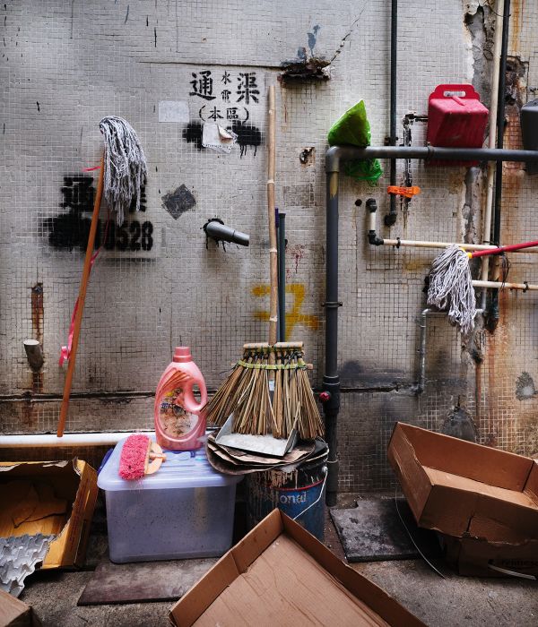 Book cover of Metropolis Sunday: Matthias Forster: Hong Kong Series, with two wire coat hangers. Published by Kerber.