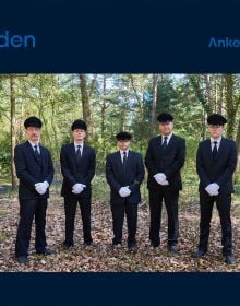 Book cover of Erden: Anke Krey, with five men in dark suits and hats standing in a cemetery in Berlin. Published by Kerber.