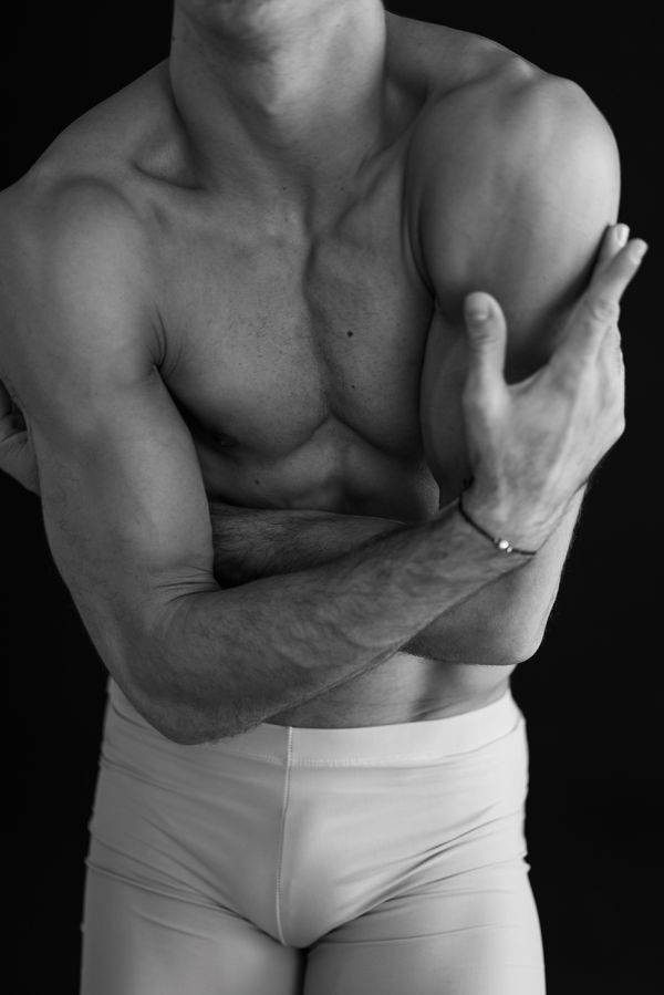 Book cover of Nuances: Alwin Maigler, with a topless ballerina spinning around with floaty skirt. Published by Kerber.