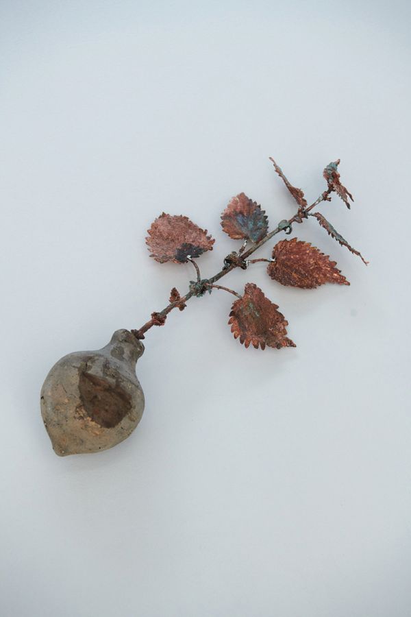 Book cover of ars viva 2025: Vincent Scheers, Wisrah C. V. da R. Celestino, Helena Uambembe. Published by Kerber.