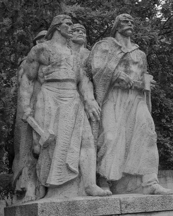 Book cover of Fault Lines: Jörg Colberg: featuring a stone figure. Published by Kerber.