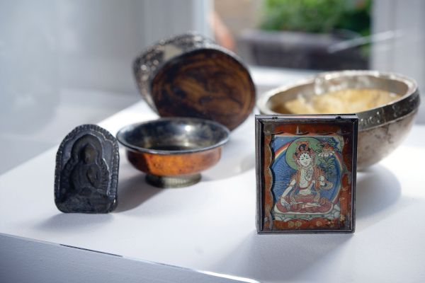 Book cover of Mongolei | ?????? ???: Die Post-Nomadische Erfahrung | ????? ?????? ??????????? ??? ????????; featuring a yurt building. Published by Kerber.