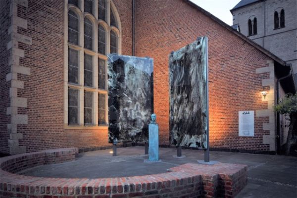 Book cover of Monheim am Rhein: Public Art. Published by Kerber.