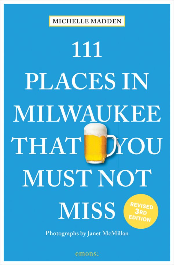 Book cover of 111 Places in Milwaukee That You Must Not Miss, with a glass tankard of beer. Published by Emons Verlag.