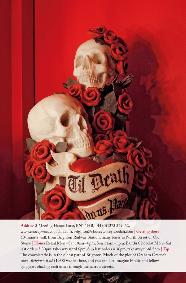 Book cover of '111 Places in Brighton & Lewes That You Shouldn't Miss', with a red and white striped deckchair. Published by Emons Verlag.