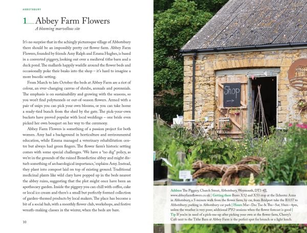 Book cover of 111 Places in Dorset That You Shouldn't Miss: featuring an ammonite shell. Published by Emons Verlag.