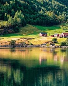 Book cover of Limitless: Supercar Norway Tours; featuring sports cars driving through the mountains. Published by Callwey.
