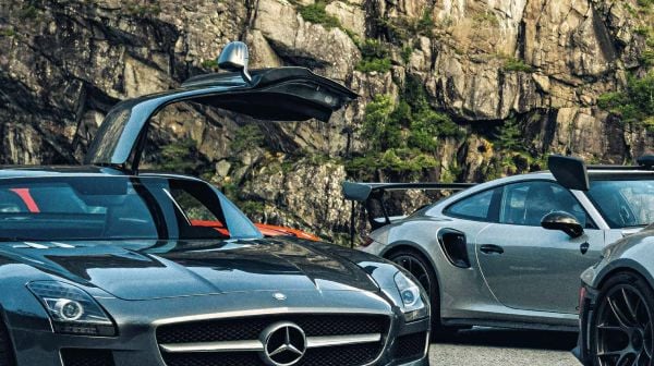 Book cover of Limitless: Supercar Norway Tours; featuring sports cars driving through the mountains. Published by Callwey.