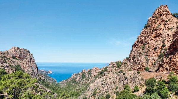 Book cover of A Taste of Brittany: Places of longing, original recipes and insider tips. Published by Callwey.