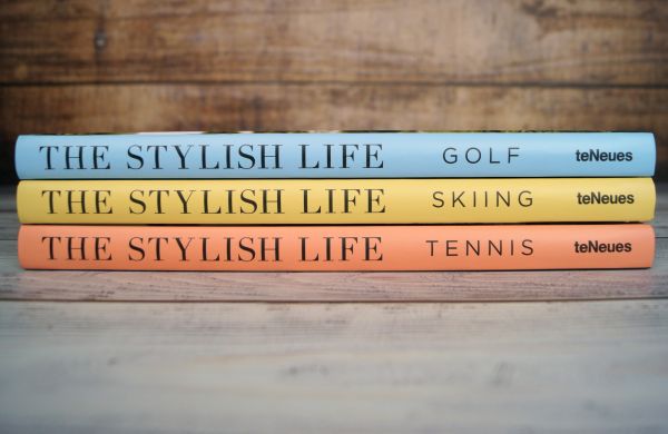 Book cover of The Stylish Life: Tennis, with three models in vintage tennis fashion. Published by teNeues Books.