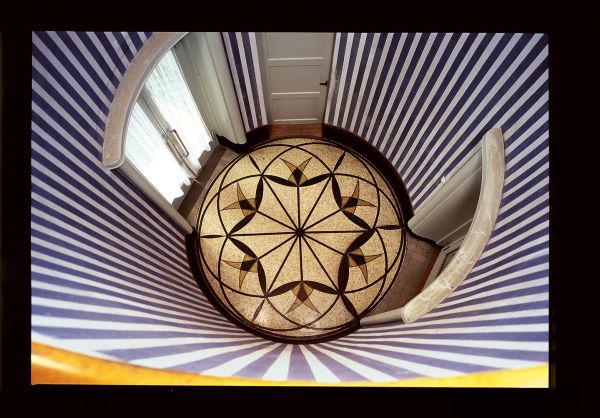 Book cover of Le Style sapin: Une expérience de l'art nouveau, with a black geometric fir tree pattern. Published by Scheidegger & Spiess.