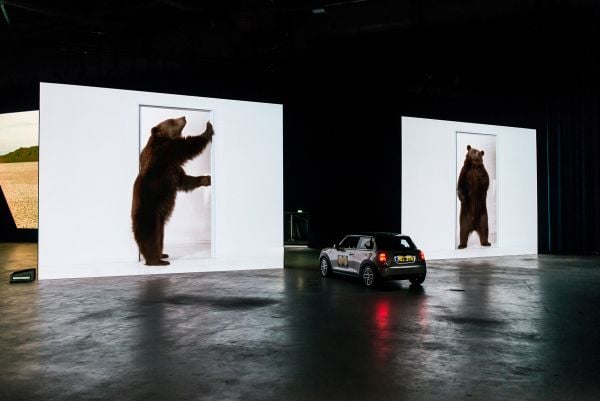 Book cover of 'Taking Measures, Usages of Formats in Film and Video Art'. Published by Scheidegger & Spiess.