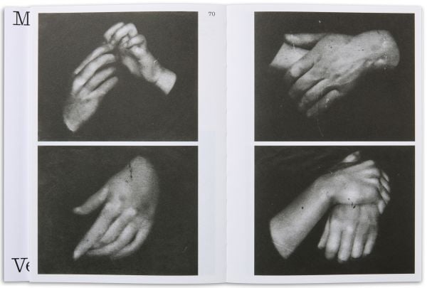 Book cover of La main (et) le gant: Kokoschka à portée de main, with a pair of arms and hands in black and white striped gloves. Published by Scheidegger & Spiess.