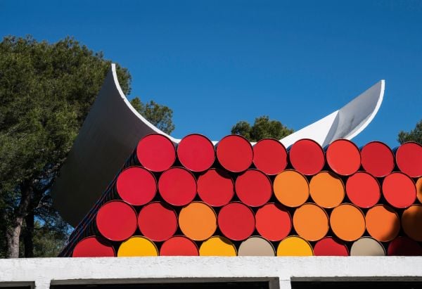 Book cover of Christo and Jeanne-Claude: Barrels, with the tops of a collection of metal oil drums. Published by Verlag Kettler.