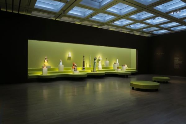 Landscape cover of Philipp von Matt, Architekt with gold sketch of interior staircase and door. Published by Verlag Kettler.