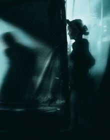 Book cover of Circus Noir, with a blurred atmospheric shot of circus performer waiting in the wings. Published by Verlag Kettler.