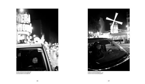 Grey book cover of Paris au cours du temps, Straßenfotografien / Photographies de rue / Street Photographs 1988-2019, with photo of two figures on a bridge with river below. Published by Verlag Kettler.