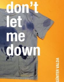 Orange book cover of Günter Valda, Don't Let Me Down, featuring a blue hospital scrub top with stains. Published by Verlag Kettler.