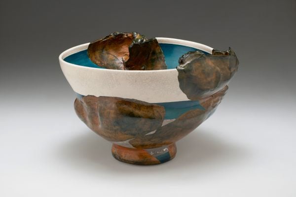 Book cover of Infinite Place: The Ceramic Art of Wayne Higby. Published by Arnoldsche Art Publishers.