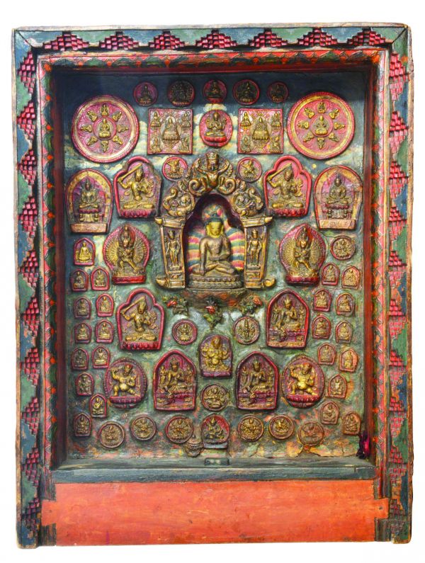 Book cover of Tsha-Tsha: Votivtafeln aus dem buddhistischen Kulturkreis; featuring a Buddhist art object. Published by Arnoldsche Art Publishers.