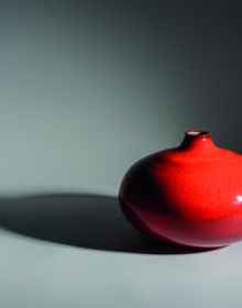 Book cover of Amphora Rogier Vandeweghe Ceramics 1957-1975, featuring an aerial view of a red vase. Published by Images Publishing.