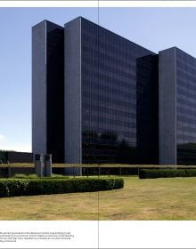 Book cover of Gesamtkunstwerke: Architecture by Arne Jacobsen and Otto Weitling in Germany. Published by Arnoldsche Art Publishers.