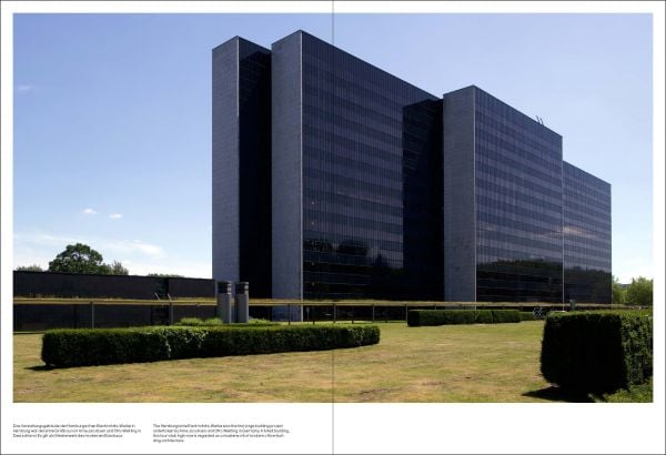 Book cover of Gesamtkunstwerke: Architecture by Arne Jacobsen and Otto Weitling in Germany. Published by Arnoldsche Art Publishers.