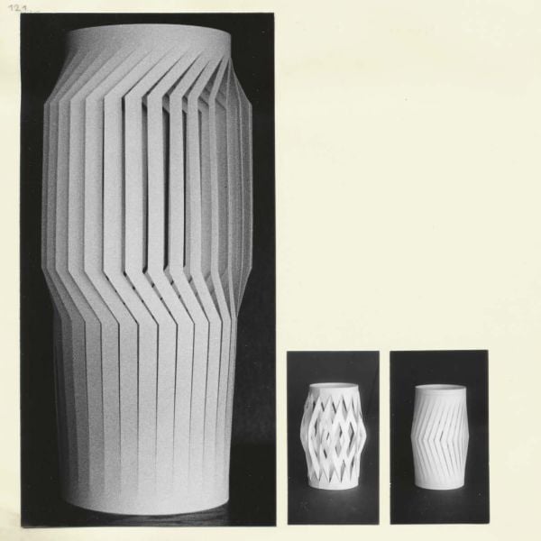 Coloured squares on cream cover of 'Wissendes Gestalten, Die Gestaltungslehre des Bauhäuslers Hanns Hoffmann-Lederer', by Arnoldsche Art Publishers.