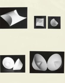 Coloured squares on cream cover of 'Wissendes Gestalten, Die Gestaltungslehre des Bauhäuslers Hanns Hoffmann-Lederer', by Arnoldsche Art Publishers.