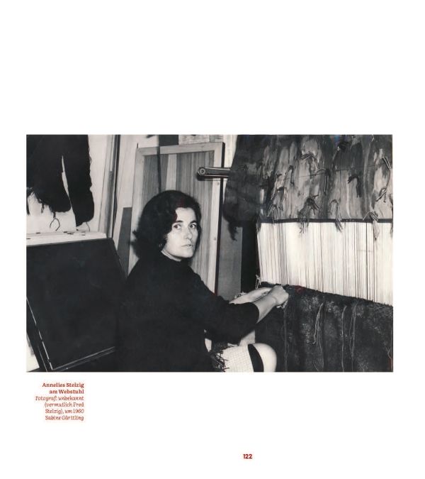 Book cover of Aus der Fläche in den Raum, with decorative ceramic tiles in orange and blue. Published by Arnoldsche Art Publishers.